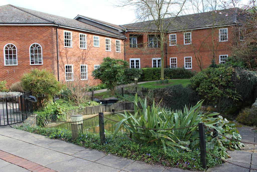 Best Western Moore Place Hotel Milton Keynes Exterior foto